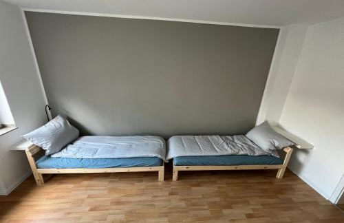 EMAS4 Wohnung mit 2 Einzelbetten, Küche - Photo 3