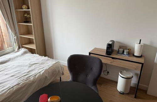 Appartement cosy à Paris en métro -balcon & wifi - Foto 10