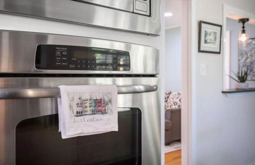 Cozy Home Across from Base, Close to Airport & Beaches - Photo 11