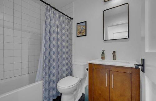 Waterfront Escape - Close to Airport & Downtown - Foto 24