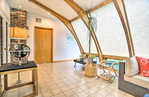 Deck and Grill, Walk to Beaches! Falmouth Retreat - Foto 52