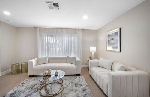 Luxe Getaway w Pool, Games & Fun Vibes - Foto 6