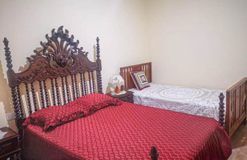 Casa do Rosa - Sleeps 6 - Parking - WiFi - Foto 1
