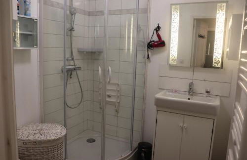 Villa des sables avec 1 studio pour 2 personnes pouvant être complété par une chambre avec sa salle de bain et WC si 4 personnes - Foto 4