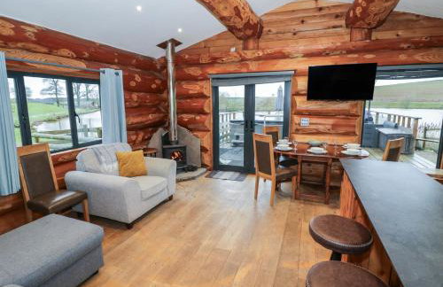 Cedar Cabin at Salford Court Farm Fishing Cabins - Foto 5