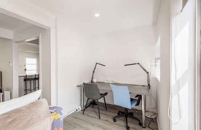 Spacious Renovated 3BR in Ellerslie I Zodiak Stays - Photo 5