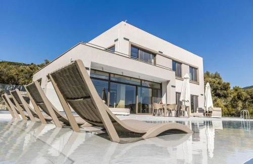 Presidential Beach Villa - Photo 1