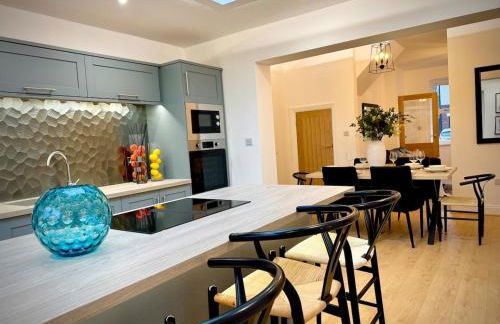 Tudor Hot Tub Family House - Foto 15