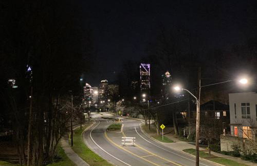 Entire Home Close to BOA Stadium & City - Foto 63