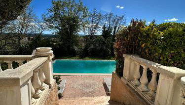 Rez de villa , beau jardin avec piscine - Foto 5