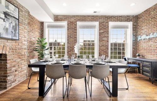 Luxury 4-BR with Free Parking in Heart of DC - Steps to Metro - Photo 5