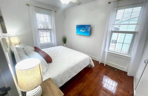 Coastal Cape Cod w/ King Bed, Game Room, & Bikes! - Foto 18