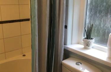 Cosy terrace cottage built into the mountain side. - Foto 3