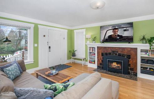 Greenlake Craftsman - Hot Tub, AC, Dog Friendly - Photo 5