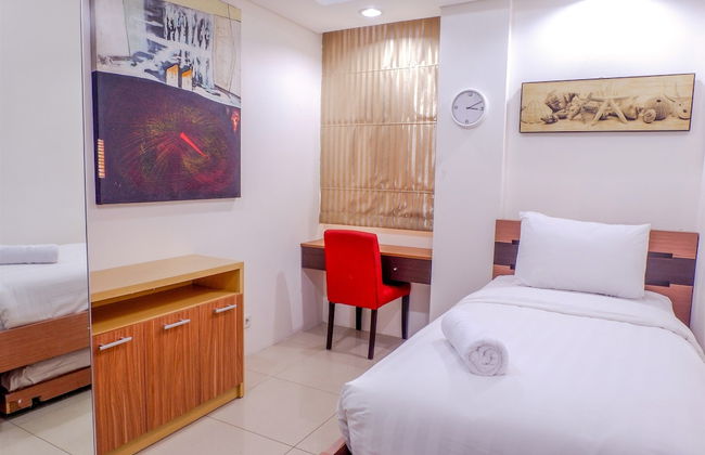 Cozy Pool View Kemang Village Residence Apartment with Direct Access to Mall - Foto 6