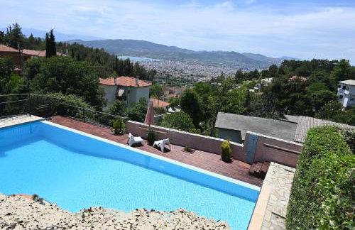 Tranquil Infinity Pool Getaway (private jacuzzi and steam bath, pool, garden, sea and city views) - Foto 38