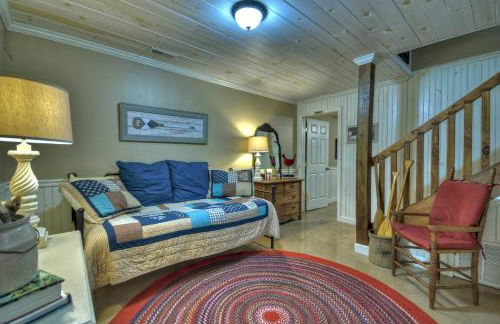 Southern Living Cottage Cozy up by the fire relax on the porch and enjoy peaceful surroundings - Foto 50