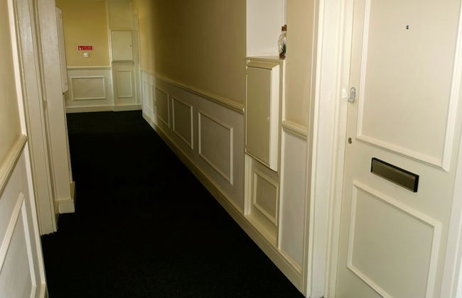 Sexy Luxurious Versace Apartment Near Sheffield - Photo 9