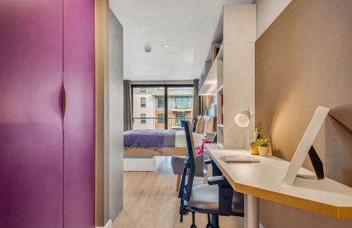 Practical Studio For 2 In Leeds, Free Breakfast - Photo 11