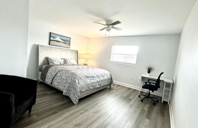 Quiet Spacious Home Close to Clearwater Beaches - Photo 12