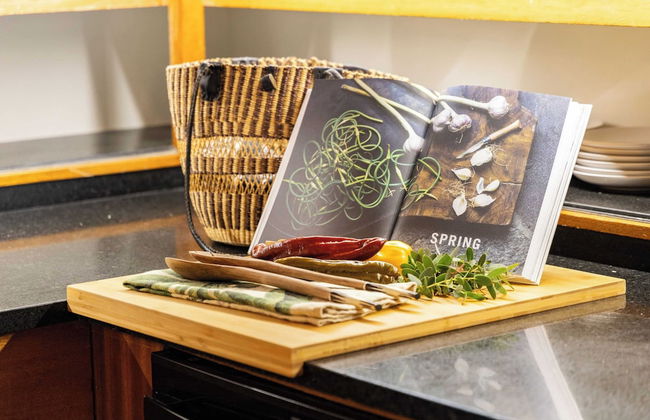 La Jolla Mid-century by Avantstay Private Pool, Outdoor Living + Ocean Views - Photo 16