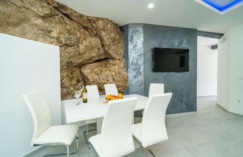 Hidden Gem Apartment - Photo 29