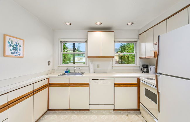 Seattle's Orange Crown 87 Walkscore - Photo 7