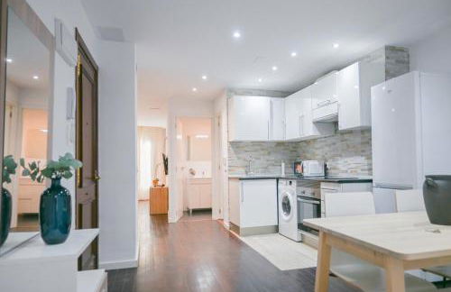 Apartment with Balcony on Calle Santa Engracia Temporal SEN1692 - Foto 58