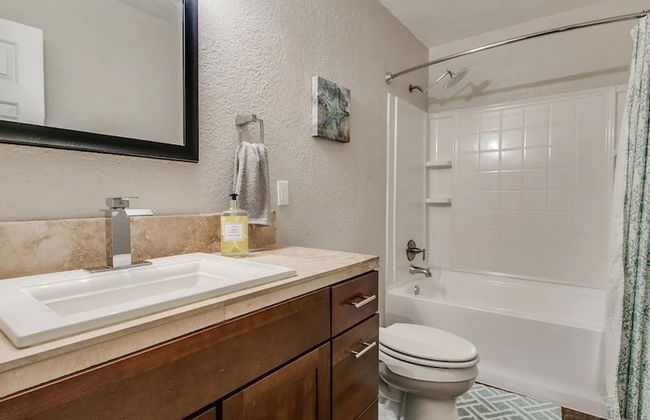 Spectacular Hilltop Home W/resort Like Backyard! - Foto 22