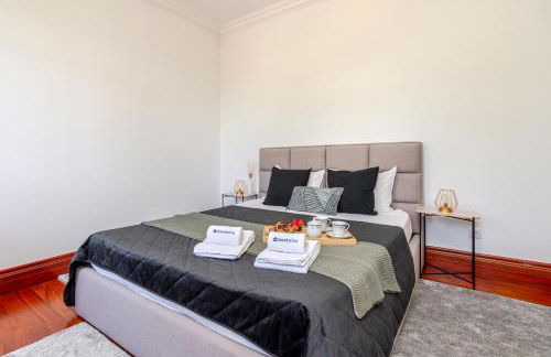 HostWise - Country Villa w/ Pool, Court & Views - Foto 2