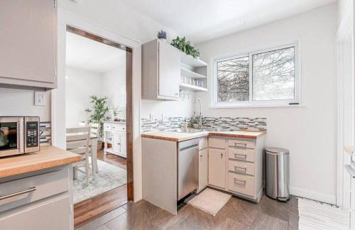 Stylish 3br Cozy Home 10min Drive from ND! - Foto 71