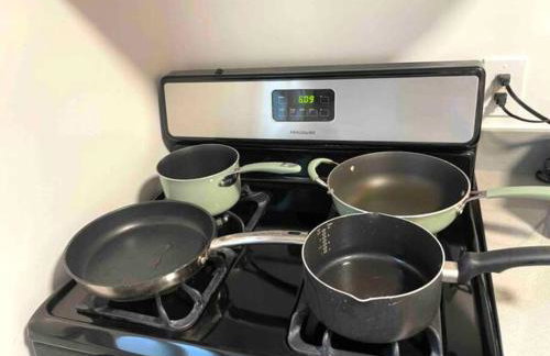 Front House 3 bedroom flat nice street, walk to BART, shops - Photo 28