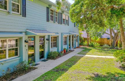 STEPS from Flagler Avenue! Charming Home with Private Garage and Full Kitchen! - Foto 2
