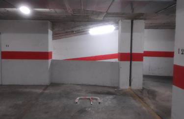 Apartamento con patio, piscina y parking privado - Photo 15