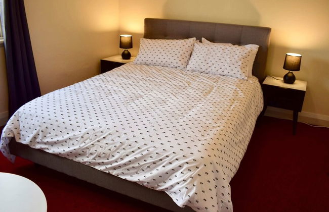 Comfortable 3 Bedroom Apartment In Trendy Haberfield - Photo 7