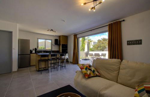 Villa de plain-pied au centre du village avec piscine privée - Foto 6