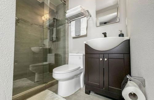 Modern condo near Fremont Street - Foto 69