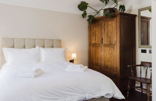 Grace's Guesthouse The Suite Room 6 - Photo 22