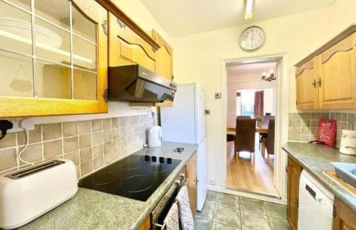 Homely Haven in Canterbury Central Area with Parking - Foto 15