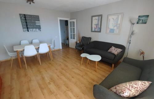 A 50 metros del mar y en 2 paradas de bus estas en el centro de Alicante - Foto 20