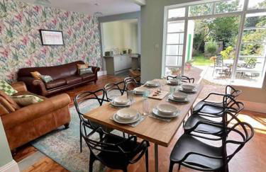 Spacious Semi-detached Southsea House, Free Parking On Drive - Photo 1