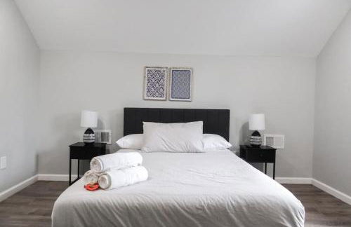 8BR 4BA Home Near NYC -Sleeps 16 - Foto 23