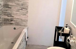 Babaloo Beach Apartments - Photo 40