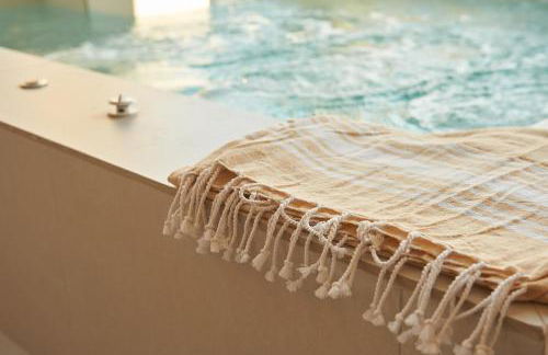 2 bedroom Villa with heated swimming pool-Spa whirlpool-BBQ! - Photo 3