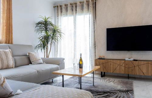 VILLA WITH 4 BEDROOMS AND PRIVATE HEATED POOL - Foto 3