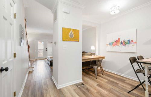 Mass Ave Gem and steps away from Yoga Studio - Foto 12