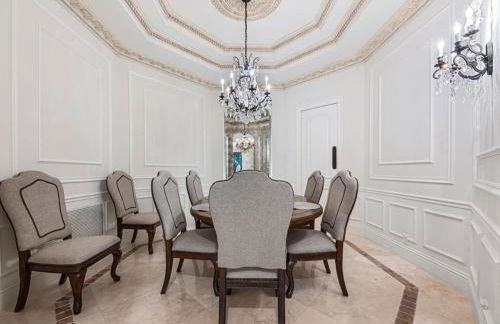 Near the Beach • Pool & Jacuzzi • Waterfront Villa - Foto 40