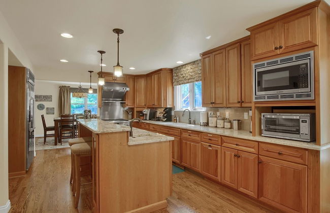 5BR Poe Manor Entertain,hot Tub+has Everything! - Foto 12