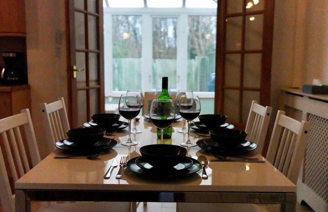 Captivating 4-bed House in Milton Keynes - Foto 21