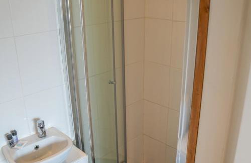 Amazing Guest Cottage in Nottingham with Parking! - Pass the Keys - Foto 49